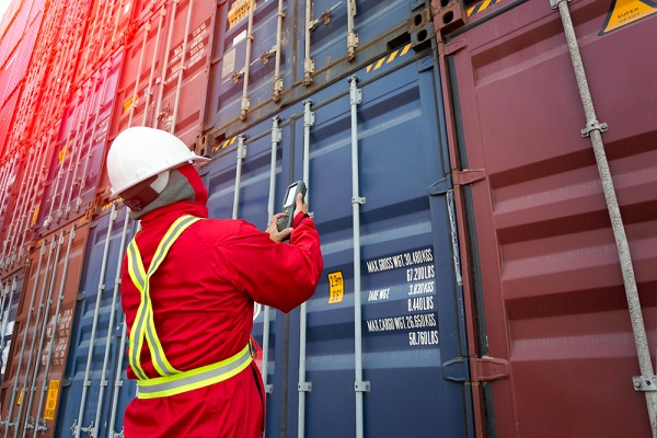 Szabályos és biztonságos tárolás veszélyes anyag konténerben!